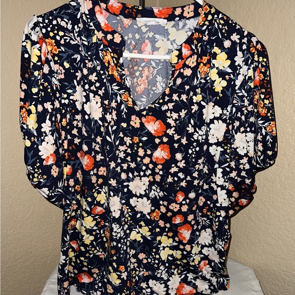 Women’s short sleeve blouse. - Picture 2 of 4